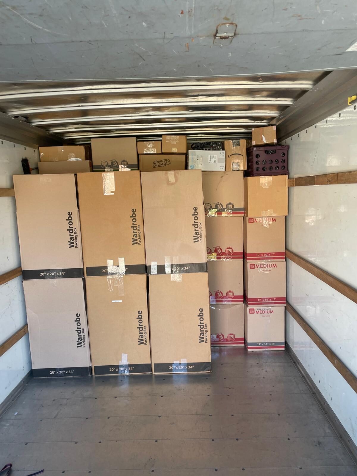 Cajas organizadas en el camión